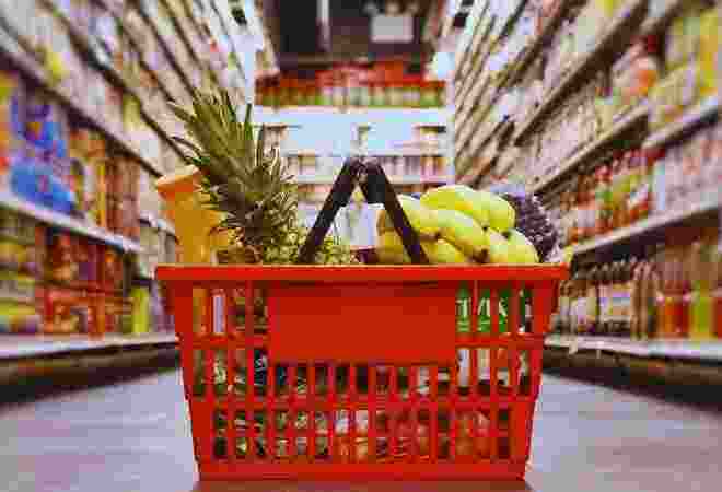 Продуктовая корзина казахстанцев может сократиться на треть – экономисты