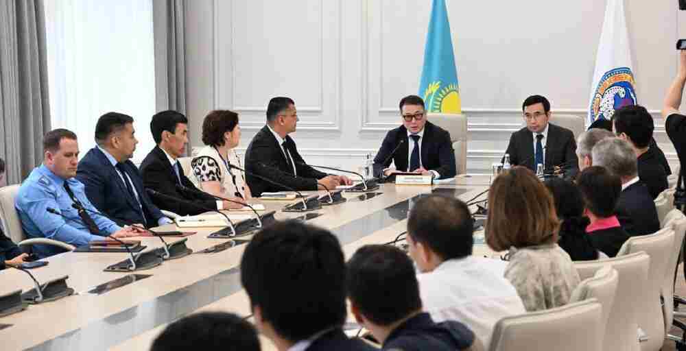 Алматыдағы базарлар жаңартылуда: министр кәсіпкерлермен кездесті