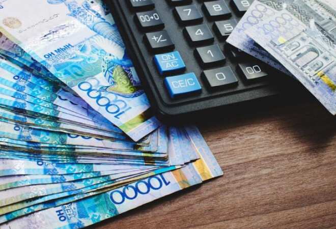 Зарплаты отдельных категорий госслужащих выросли в два раза