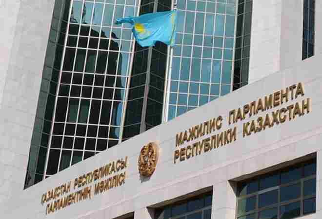 Мәжіліс қарауына банк қызметі туралы заң жобасы енгізілді 