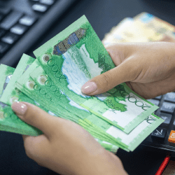 Бір миллионнан астам қазақстандық ең төменгі немесе одан да төмен жалақы алады 