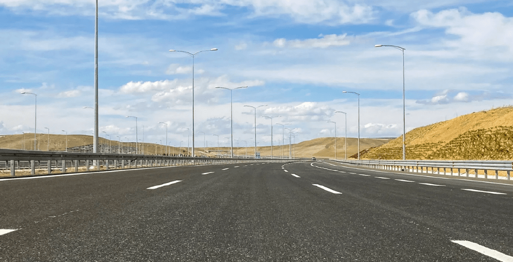 В Казахстане открыли трассу, связывающую центр и восток страны с границей КНР