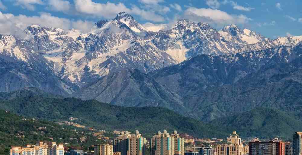 В Алматы утвердили мораторий на строительство в предгорьях