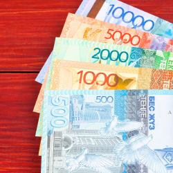 Около 700 млрд тенге выплачено пособий по рождению и уходу за ребенком