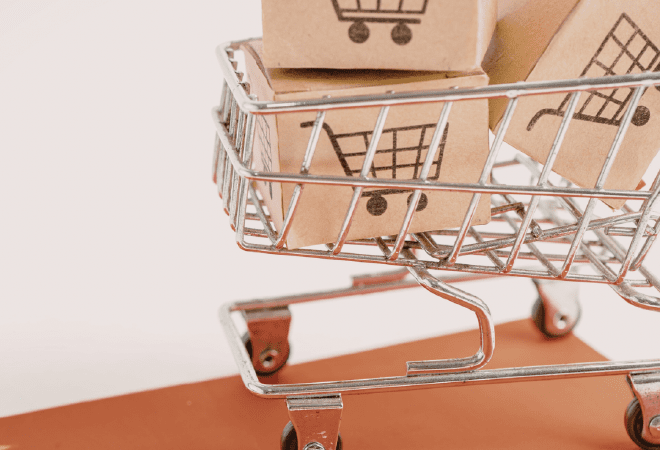 Казахстан вдвое сократил импорт китайской одежды за 9 месяцев