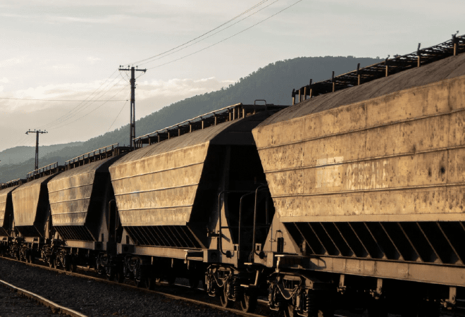 Qarmet и КТЖ усиливают партнерство для стабильных перевозок промышленной продукции