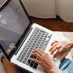 Более 369 тысяч казахстанцев зарабатывают через онлайн‑сервисы