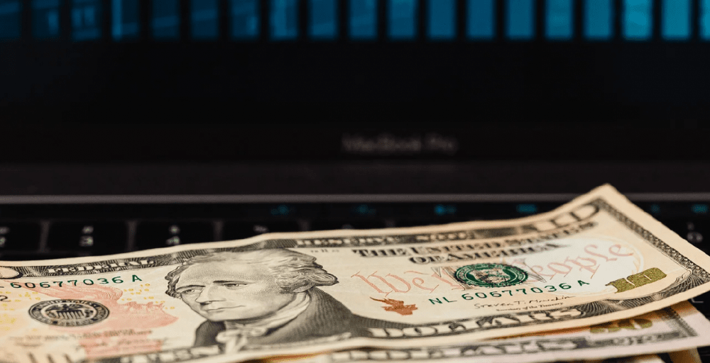 Доллар в Казахстане рухнул до уровня июня 2024 года