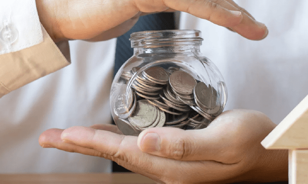 Быстрее снять пенсионные накопления призвали казахстанцев