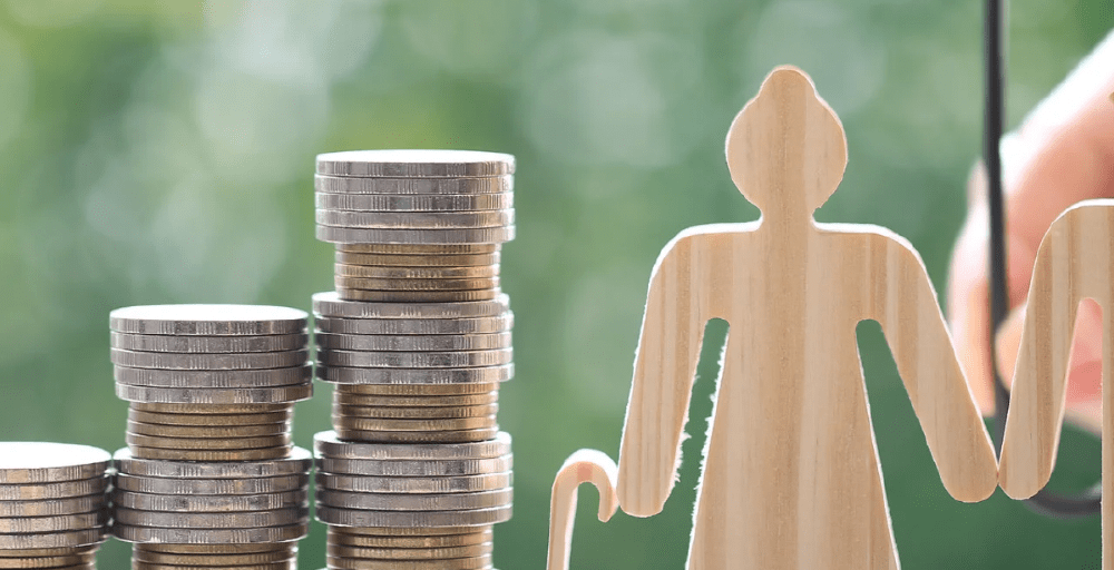 Минтруда предупредило: будущая пенсия казахстанцев может сократиться вдвое