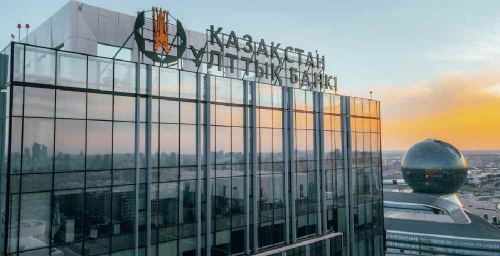 Нацбанк Казахстана выпустил коллекционные монеты к ЧМ по футболу