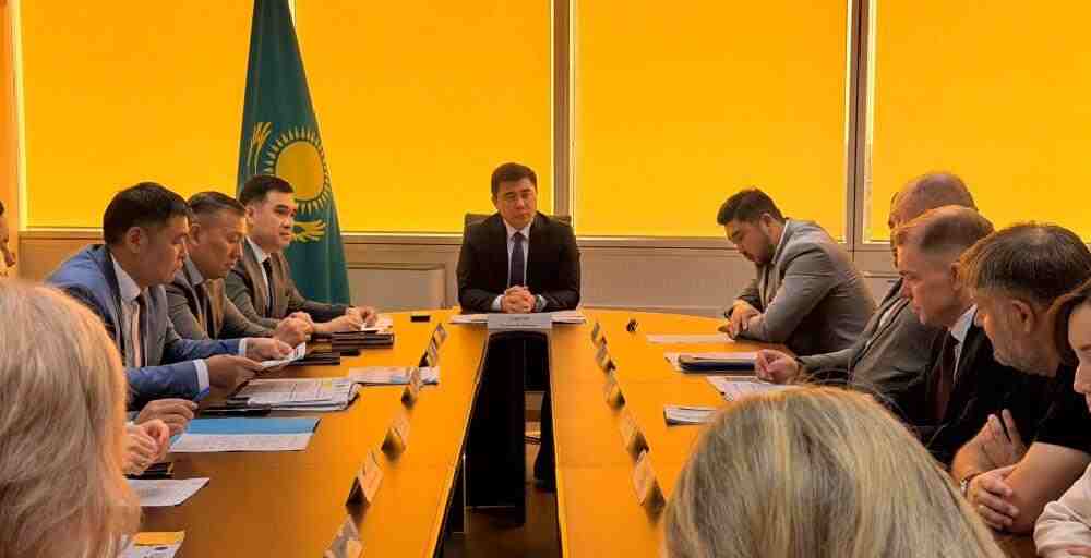 Қажкенов құрылыс саласындағы нормаларды жетілдіру мәселесін бизнеспен талқылады