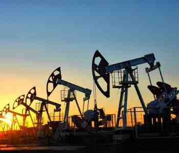 Нефть растёт, рынки под давлением долговых рисков