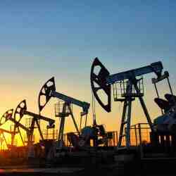 Нефть растёт, рынки под давлением долговых рисков