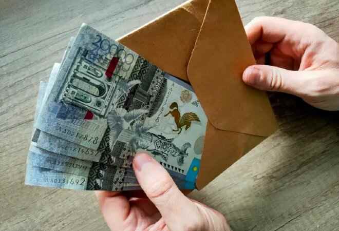 &laquo;Конверттегі&raquo; жалақы қазақстандықтарды қандай кепілдіктерден айырады?