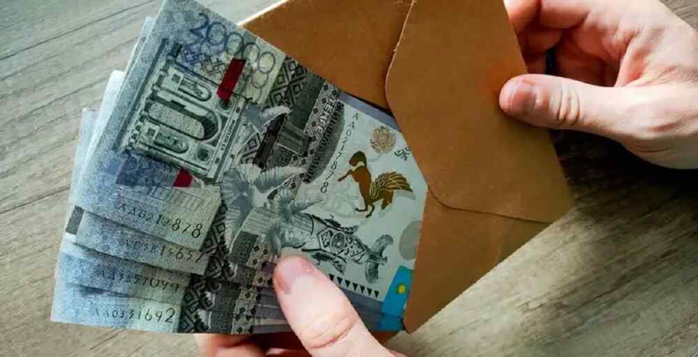 &laquo;Конверттегі&raquo; жалақы қазақстандықтарды қандай кепілдіктерден айырады?
