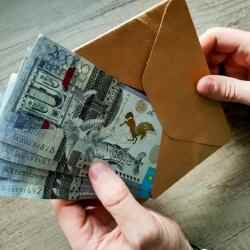 &laquo;Конверттегі&raquo; жалақы қазақстандықтарды қандай кепілдіктерден айырады?
