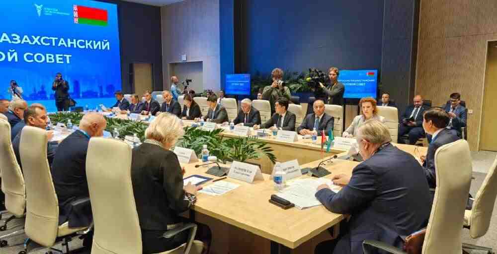 Казахстан поставит в Беларусь 790 единиц коммерческой техники на $30 млн